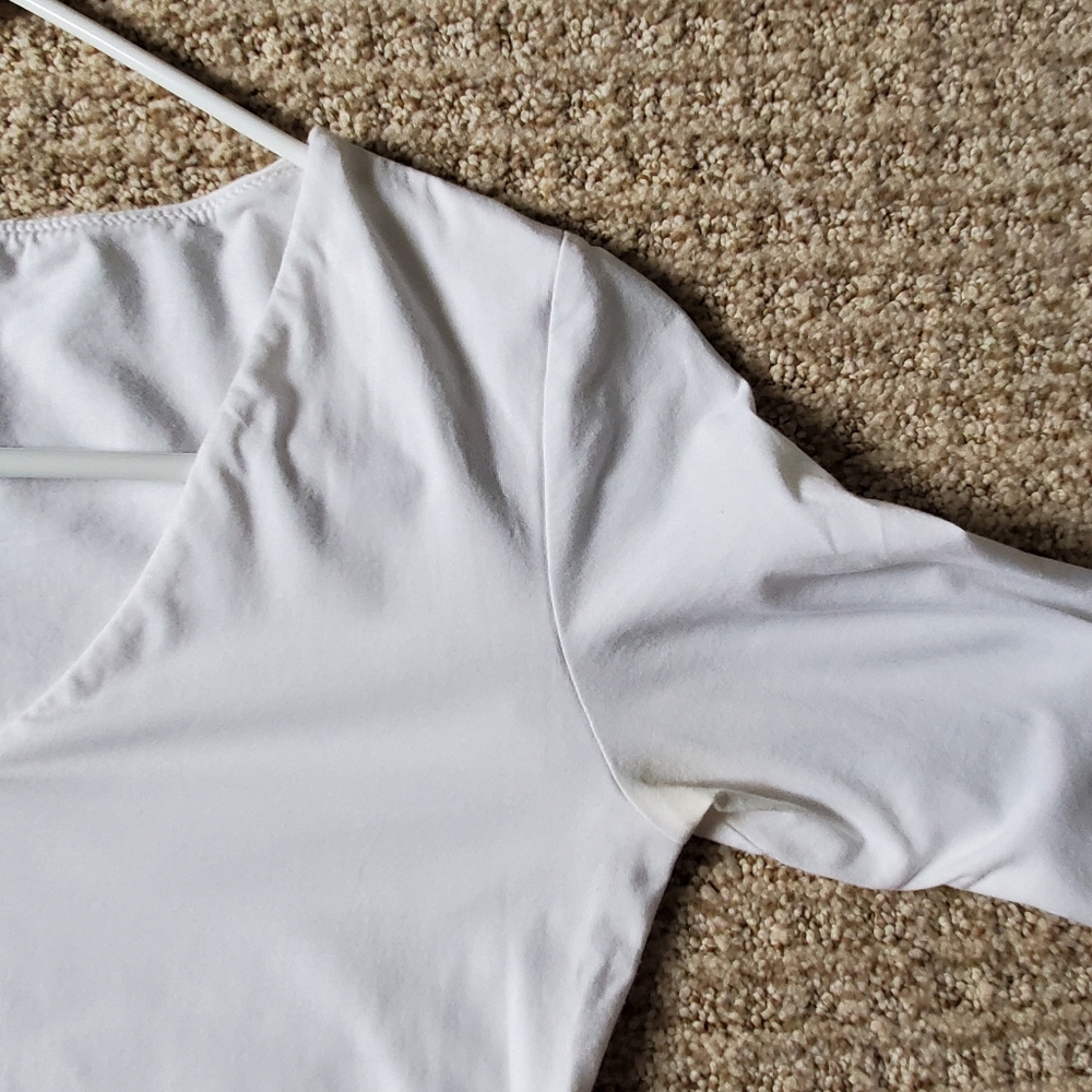 🌟 Everlane The Long-Sleeve Supima V-Neck Bodysuit with Thong Bottom, White (S)* - Picture 14 of 14